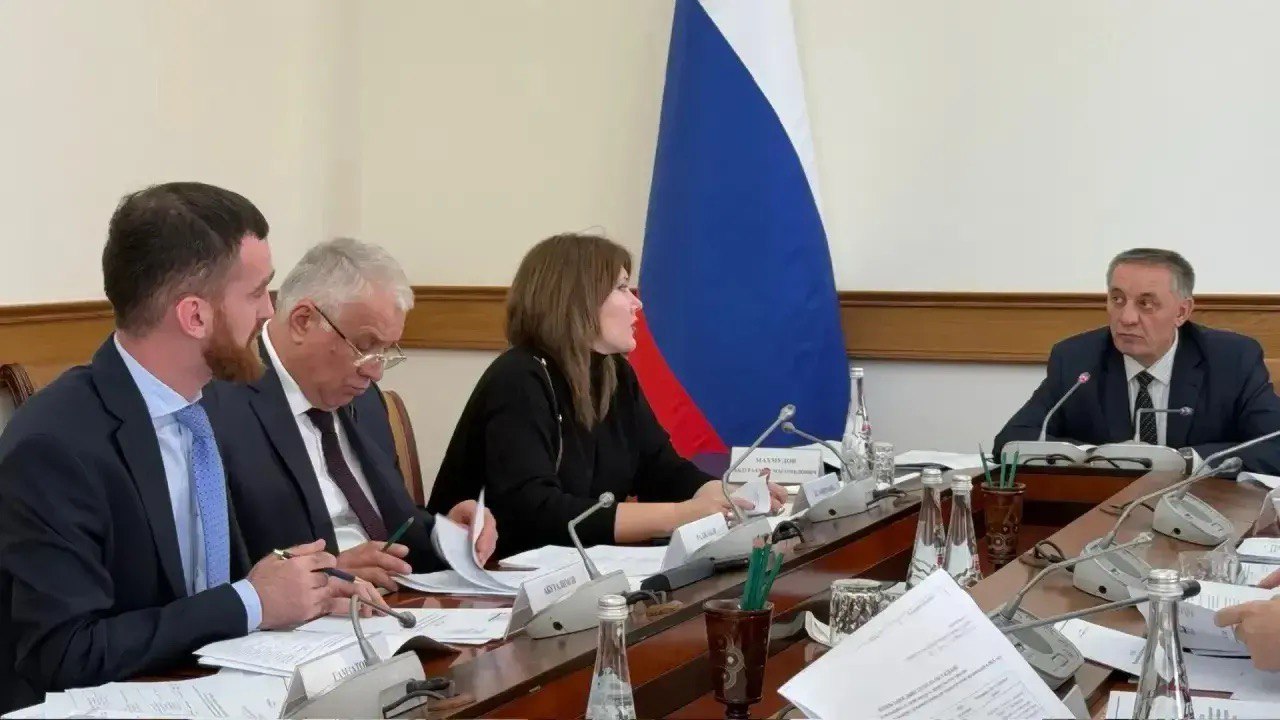 На заседании Координационного совета под председательством Абдурахмана Махмудова утверждены списки заявок на третий конкурс грантов Главы Республики Дагестан в 2025 году, допущенных и не допущенных до независимой экспертизы